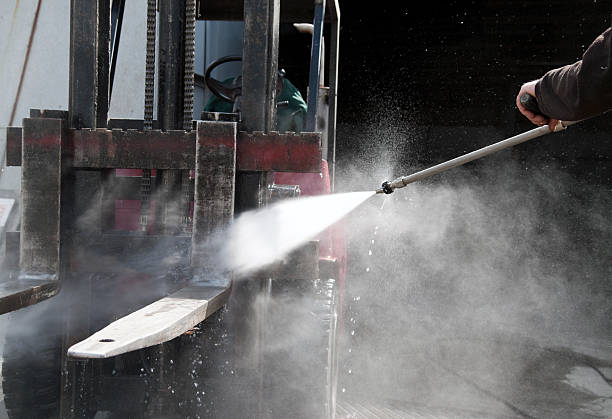 Best Roof Power Washing Services  in Apollo, PA